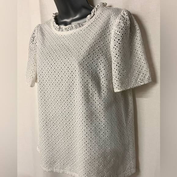 NEW J Crew Eyelet puff-sleeve top Size M - Picture 2 of 5
